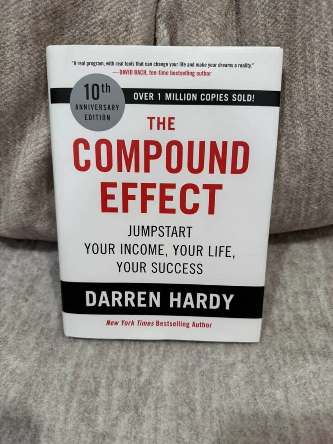 The Compound Effect: Jumpstart Your Income, Your Life, Your Success Cover